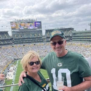 Meet your Posher, Deedee